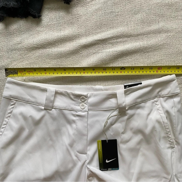 NWT NIKE White Mid Rise Bermuda Golf Shorts  10 1/2” Size 12 - Picture 9 of 10